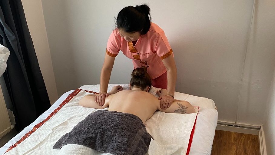 Anställd utnyttjar företagsmassage